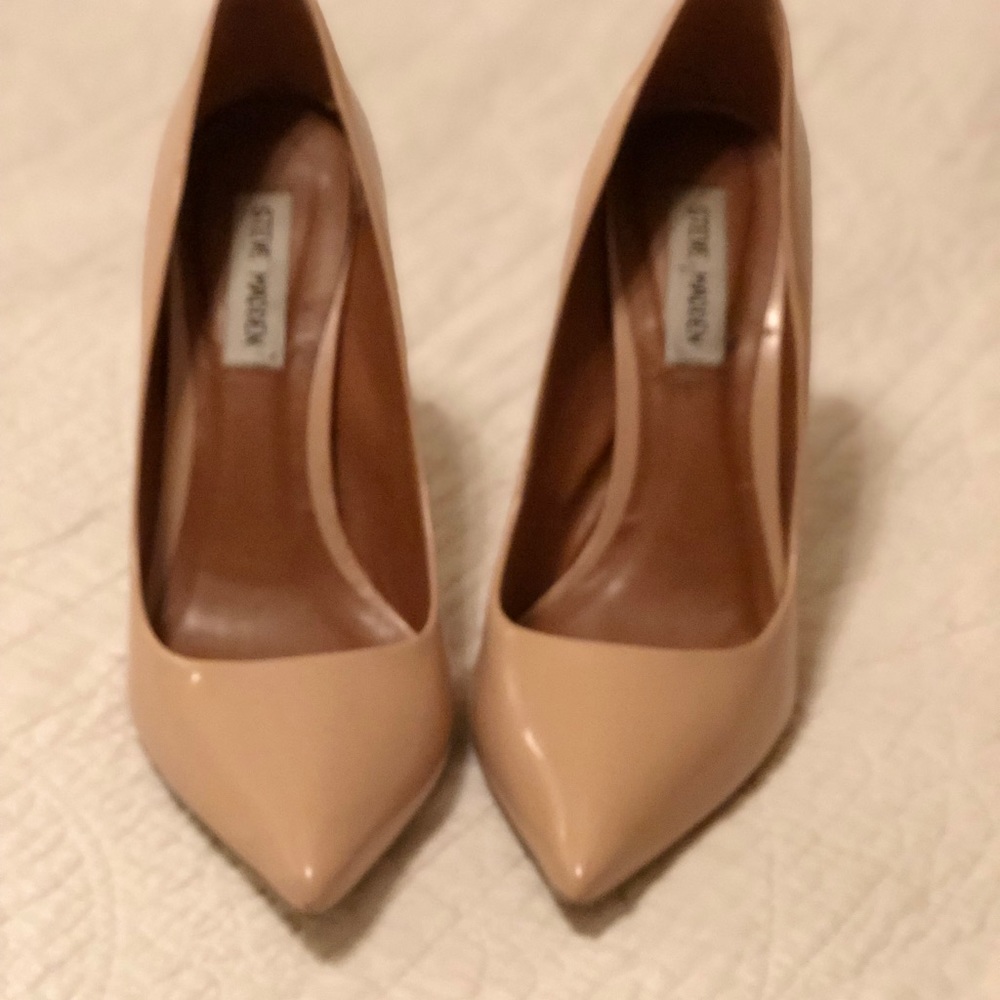 Nude Steve Madden Pumps